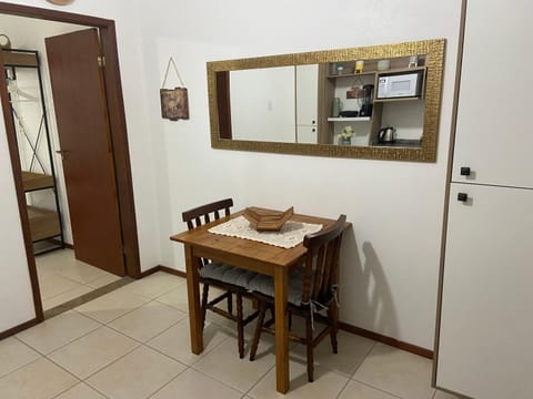 Kitchen or kitchenette, Dining area, minibar