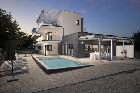 Property building, Patio, Swimming pool, sunbed