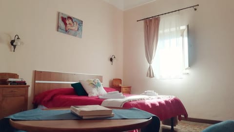 Bed, Photo of the whole room, Decorative detail, Bedroom