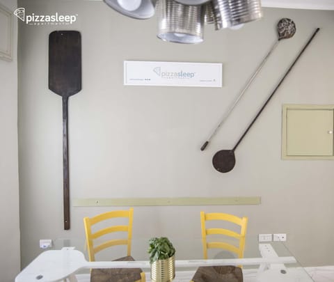 PizzaSleep -apartment- Condo in Naples