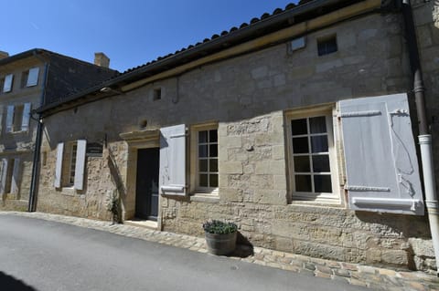 Property building, Facade/entrance, Neighbourhood, Street view