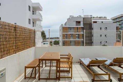 Day, Seating area, Dining area