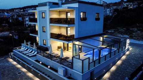 Villa 23 A heated pool Condominio in Okrug Gornji