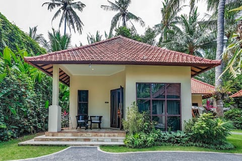 Patio, Facade/entrance, Garden, Photo of the whole room, Garden view