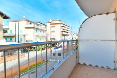 Balcony/Terrace, Street view