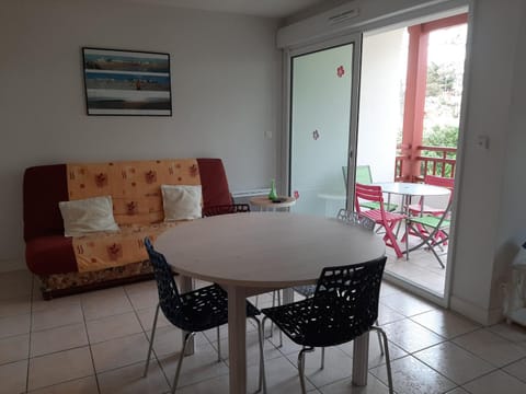 Appartement à Capbreton : port, plages et commerces à pied, terrasse et parking privé - FR-1-239-453 Appartement in Hossegor