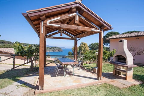 Patio, BBQ facilities