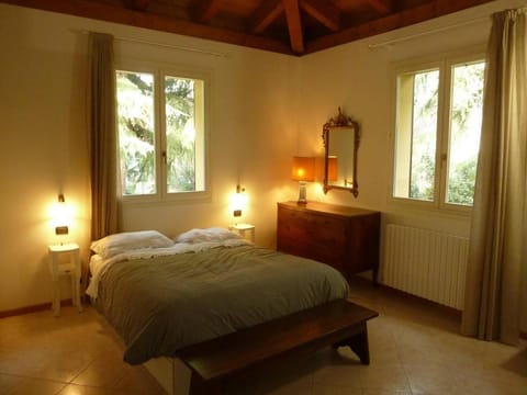 LA STANZA SUI CEDRI - Smart working - Airport - Private Parking - Ducati - Philip Morris Apartment in Bologna