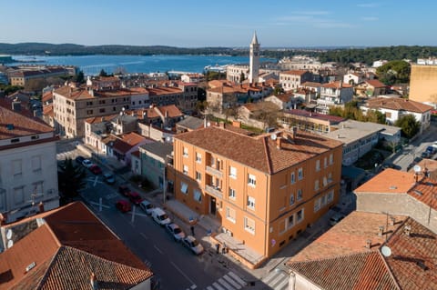 Bird's eye view, City view, Landmark view, Street view