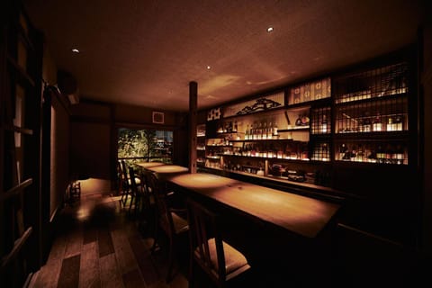 Restaurant/places to eat, Lounge or bar