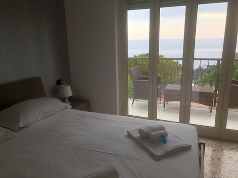 Balcony/Terrace, Photo of the whole room, Bedroom, Sea view