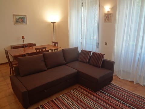 Bed, Living room