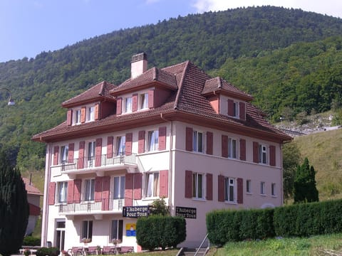 Auberge Pour Tous Inn in Canton of Vaud