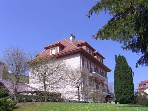 Auberge Pour Tous Inn in Canton of Vaud