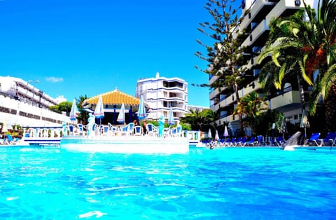 Lounge or bar, Pool view, Swimming pool