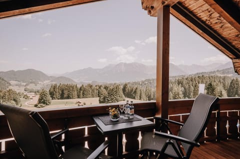 View (from property/room), Balcony/Terrace, Mountain view