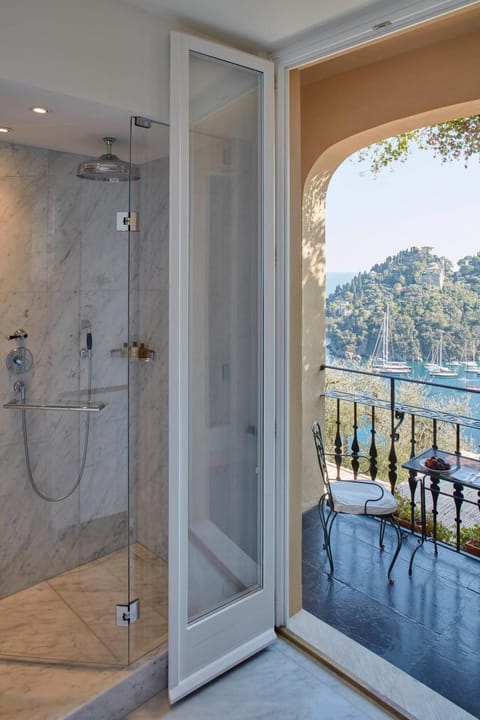 Bathroom, Bathroom, Balcony/Terrace, Sea view