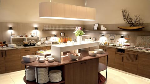 Restaurant/places to eat, Breakfast, Continental breakfast, Buffet breakfast, Italian breakfast