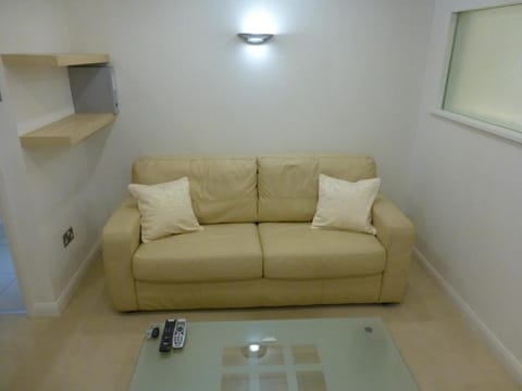 Earle House Serviced Apartments Condo in Crewe