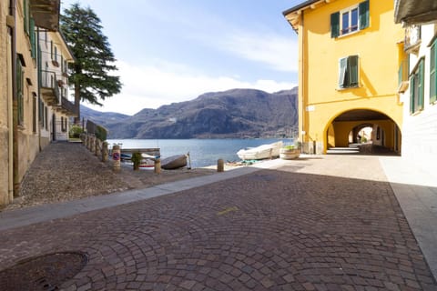 Facade/entrance, Lake view, Mountain view