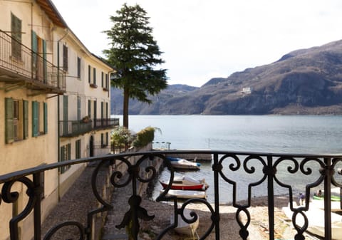 Balcony/Terrace, Lake view, Mountain view