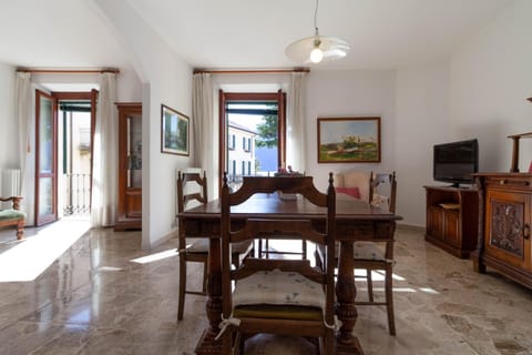 Living room, Seating area, Dining area, Lake view, Mountain view