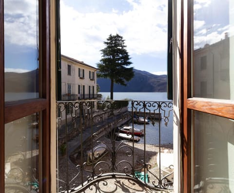 Balcony/Terrace, Lake view, Mountain view