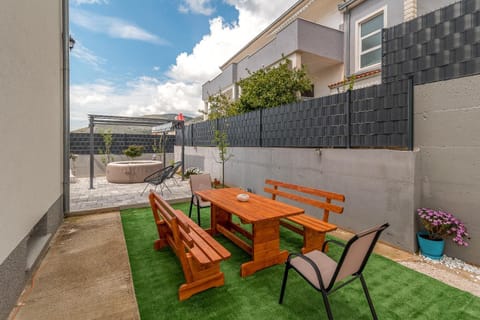 luxury apartment with garden jacuzzi Condo in Trogir
