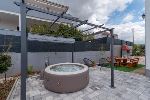 luxury apartment with garden jacuzzi Copropriété in Trogir