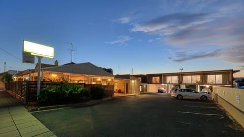 Court Street Motel Motel in Parkes