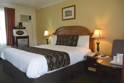 Oasis Inn and Suites Motel in Santa Barbara