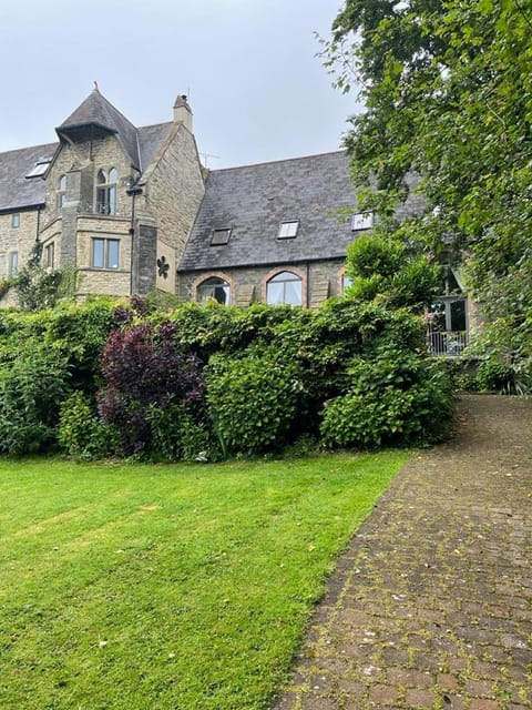 Peregrine hall House in England
