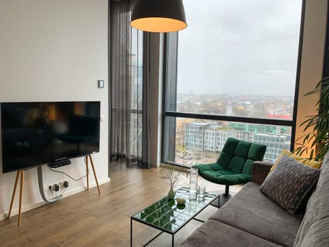 TV and multimedia, View (from property/room), Living room, City view