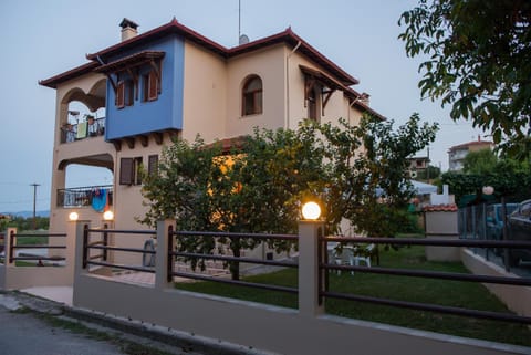 Roxani's Apartments Condo in Halkidiki