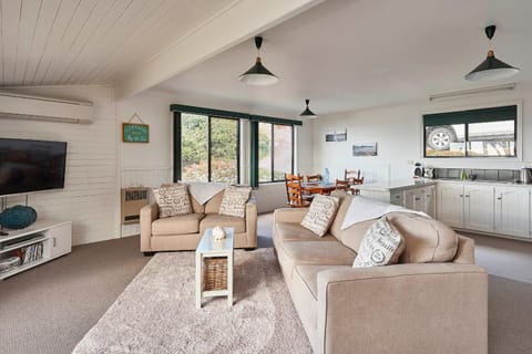 KINGFISHER COTTAGE Beachfront at the Binalong Bay Condominio in Binalong Bay