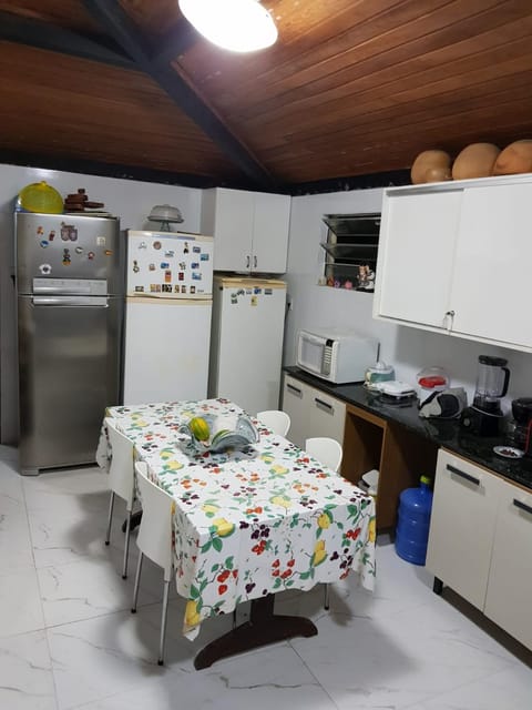 Kitchen or kitchenette, Dining area, minibar, oven, pet friendly, stove