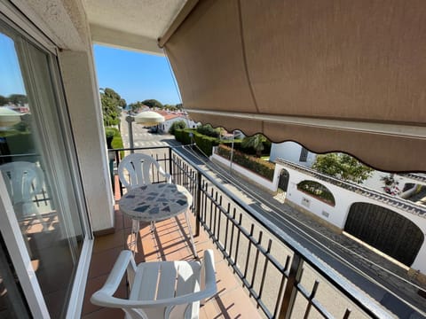 Balcony/Terrace, Street view