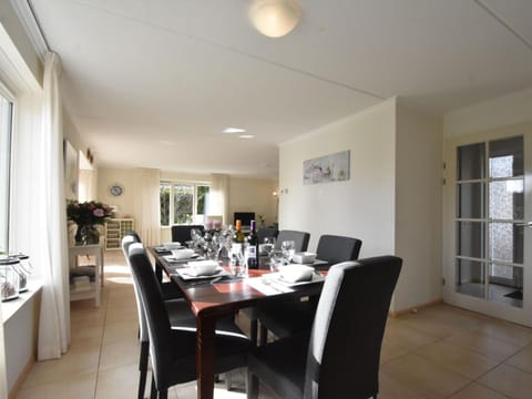 Boutique Holiday Home in Zeewolde with Swimming Pool House in Zeewolde