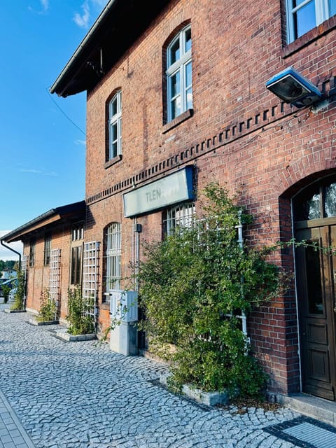 Property building, Day, Neighbourhood