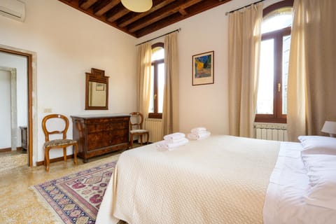 Bed, Photo of the whole room, Bedroom, internet, wardrobe, air conditioner