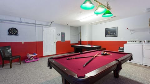 Billiard, Game Room