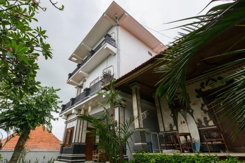 Property building, Facade/entrance, Bird's eye view, Balcony/Terrace
