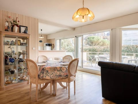 Carnac Plage: Grand T3 58m² avec Wifi et Parking - FR-1-477-133 Apartment in Carnac