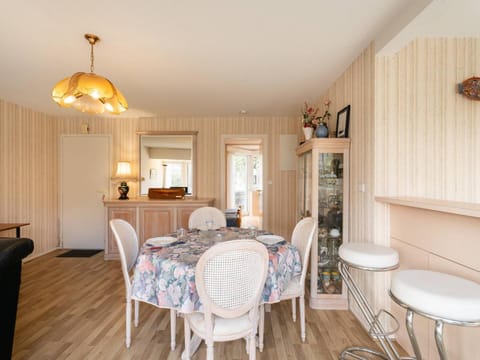 Carnac Plage: Grand T3 58m² avec Wifi et Parking - FR-1-477-133 Apartment in Carnac