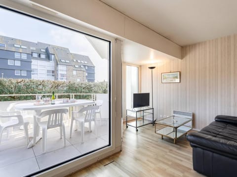 Carnac Plage: Grand T3 58m² avec Wifi et Parking - FR-1-477-133 Apartment in Carnac