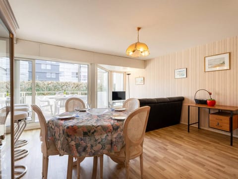 Carnac Plage: Grand T3 58m² avec Wifi et Parking - FR-1-477-133 Apartment in Carnac