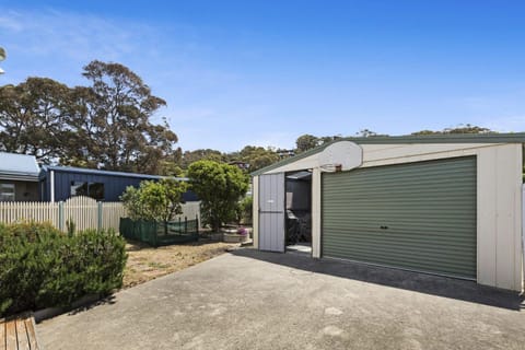 Four Sisters House in Lakes Entrance