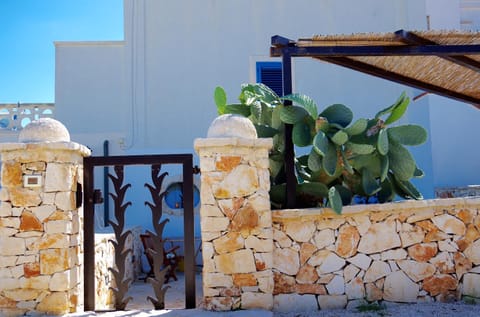 Facade/entrance, Garden, View (from property/room), On site, Sea view