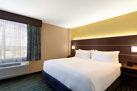 Holiday Inn Express & Suites Oceanfront Daytona Beach Shores, an IHG Hotel Resort in Daytona Beach Shores