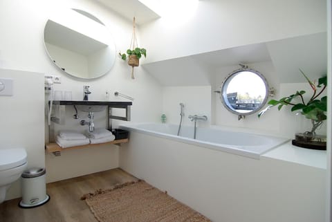 Eco HouseBoat Bed and Breakfast in Amsterdam